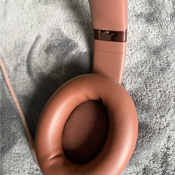 BEATS studio pro X Kim Kardashian - Picture 3 of 4